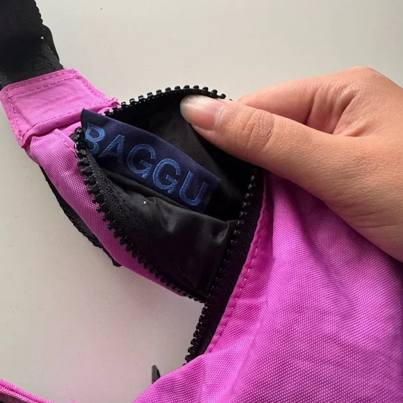 BAGGU Extra Pink Mini Crescent - Picture 2 of 4